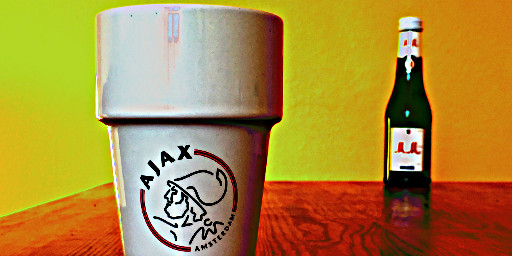 Kein Sekt im Ajax-Kaffeebecher